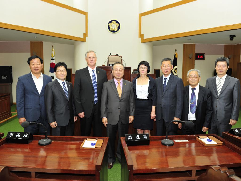 사할린 시장, 의회의장 음성군의회 방문