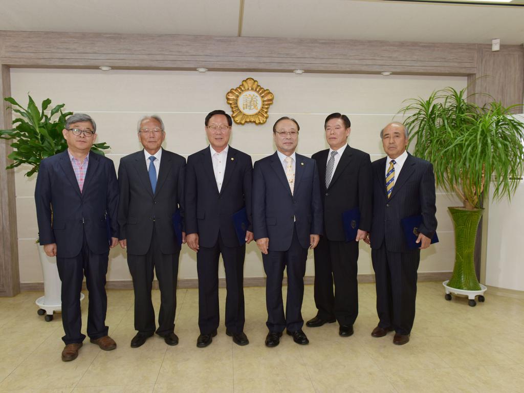 2015년 결산감사 위촉장 전달