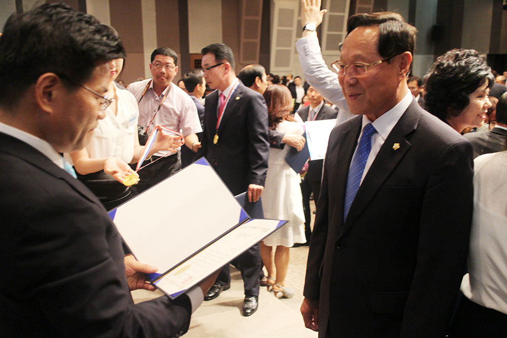 조천희 의원 기초의원 의정대상 수상