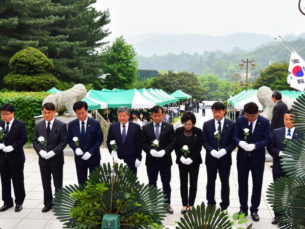 음성군의회, 제64회 현충일 추념식 참석