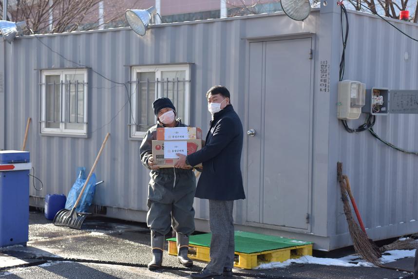 AI 방역 초소 근무자 격려품 전달