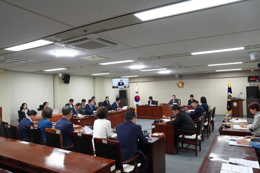 제381회 임시회 제1차 행정사무감사특별위원회