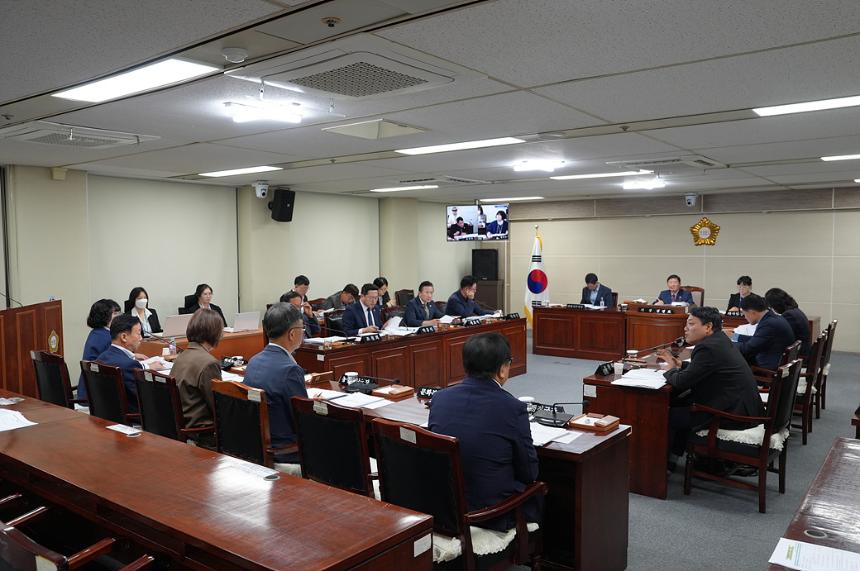 10월 정례의원간담회